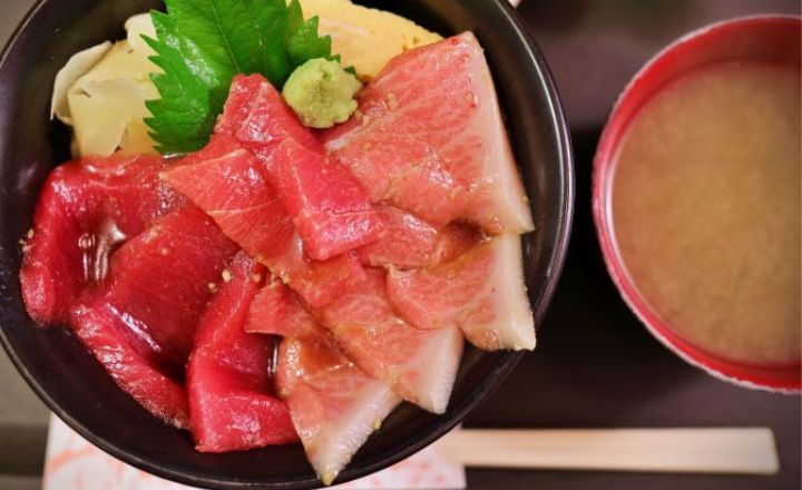大間マグロ漬け丼